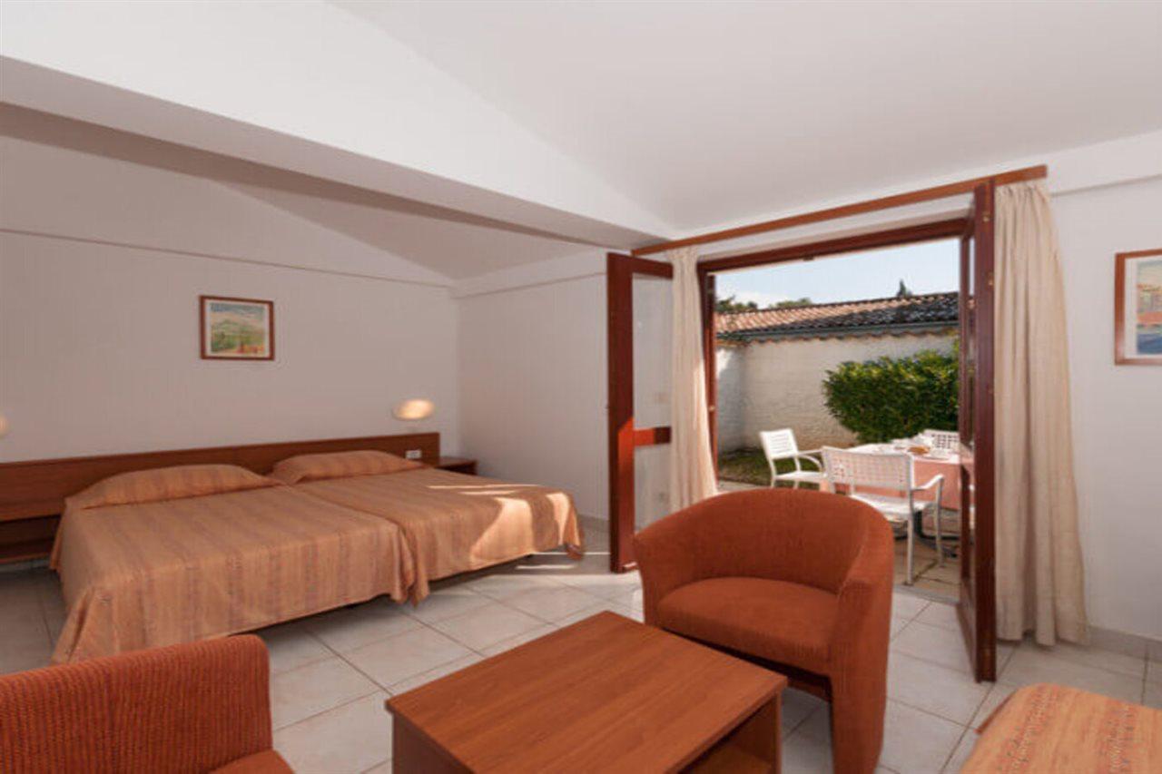 Villas Rubin Apartments โรวีน ภายนอก รูปภาพ